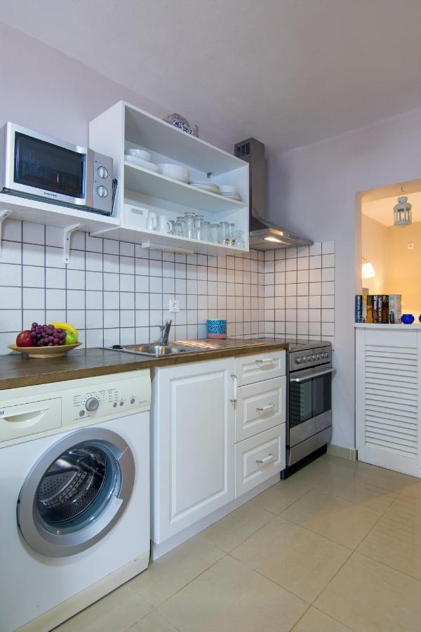 Elaia & No.3 Apartment